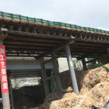 中鐵二十三局深圳梅觀高速臨時(shí)改道貝雷片棧橋